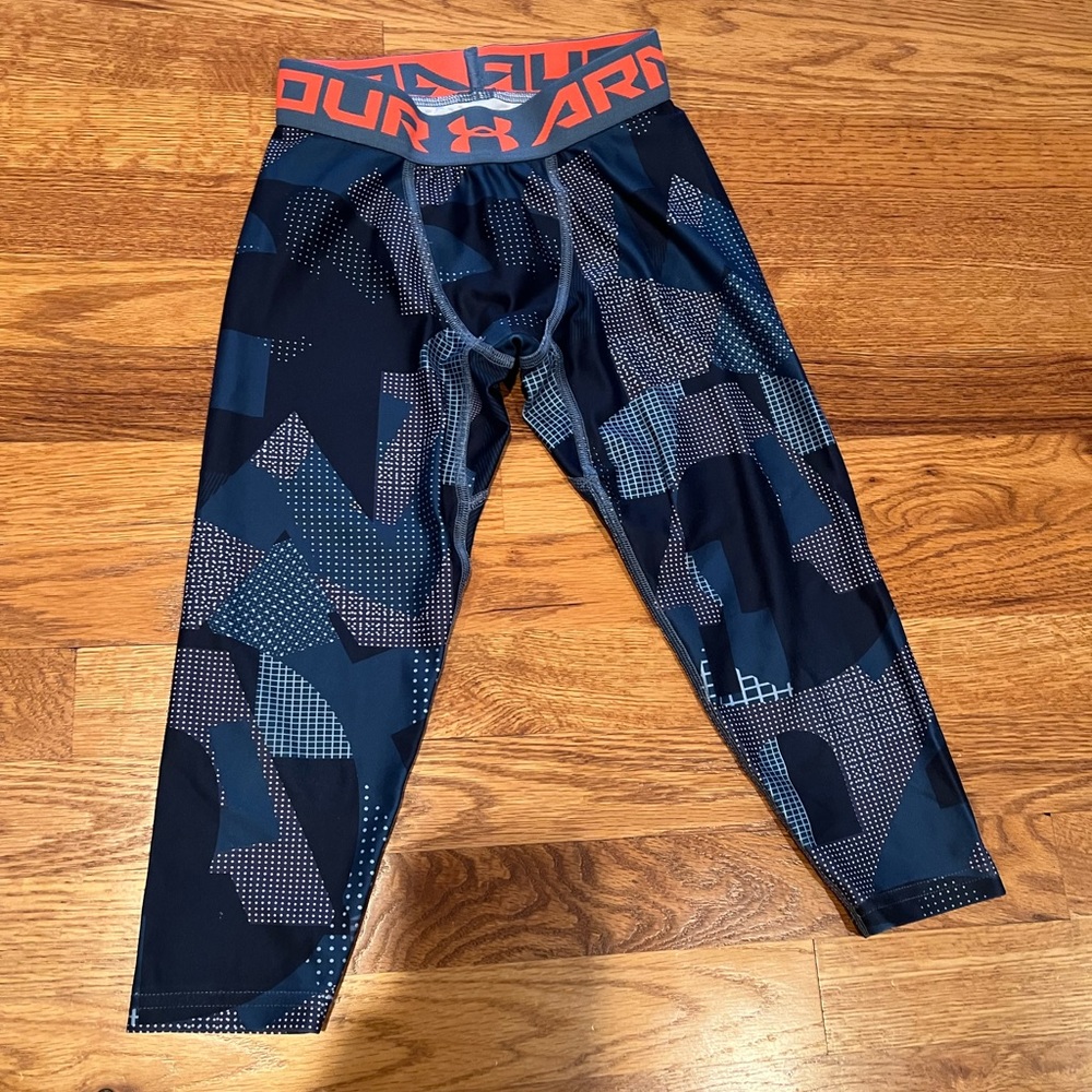Boys 3/4 Under Armour Tights - size small